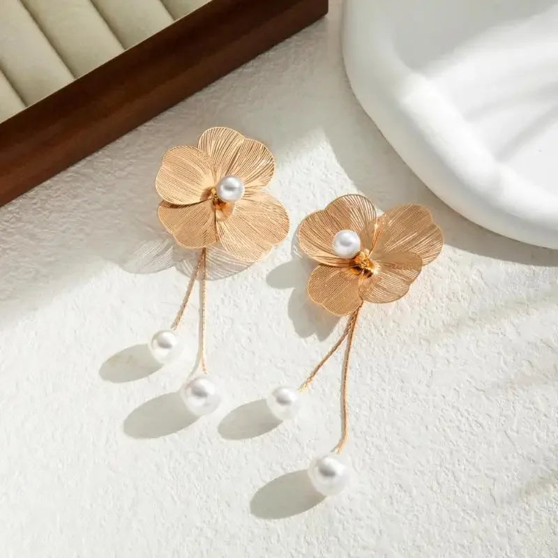 Romantic Flower Petal Long Tassel Drop Earrings For Women 2024 Trend Imitation Pearl Hanging Piercing Earrings Wed Jewelry Gift